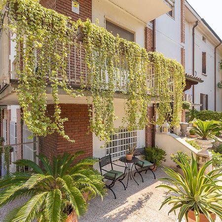 Crys: Apartments, Holiday, Business, Verde Verona Exterior photo